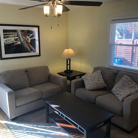 Entire Apartment Close To Downtown - 2 Queen Beds Springfield Esterno foto