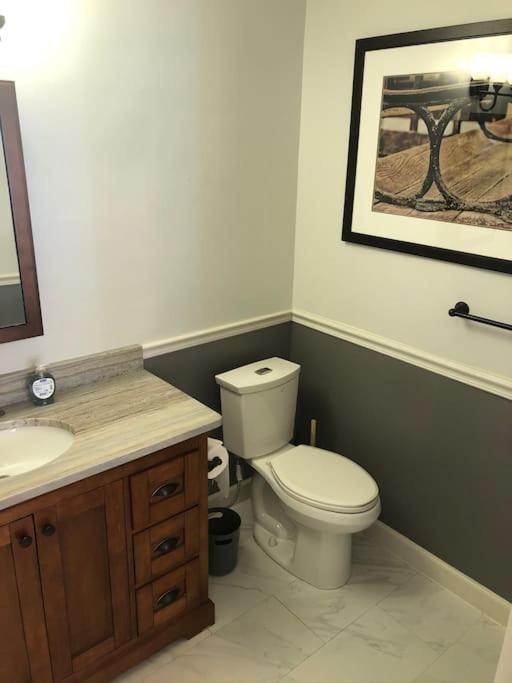 Entire Apartment Close To Downtown - 2 Queen Beds Springfield Esterno foto