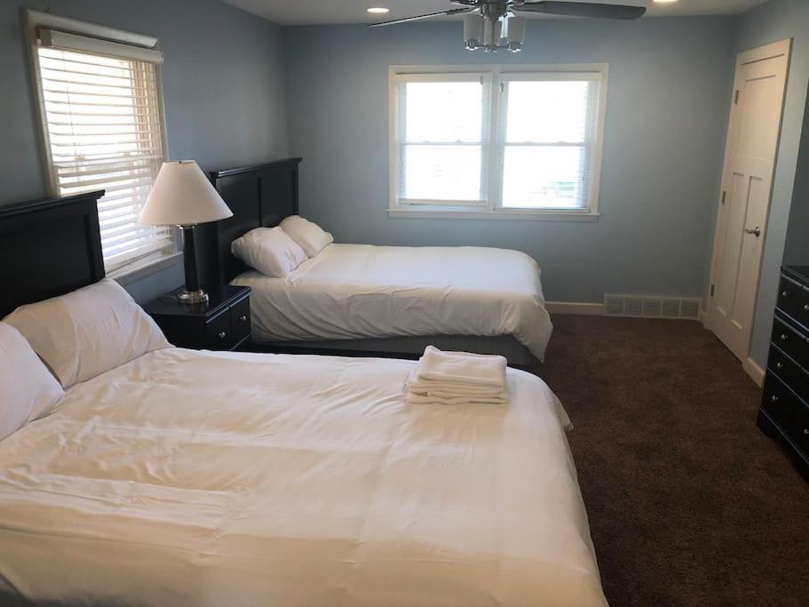 Entire Apartment Close To Downtown - 2 Queen Beds Springfield Esterno foto