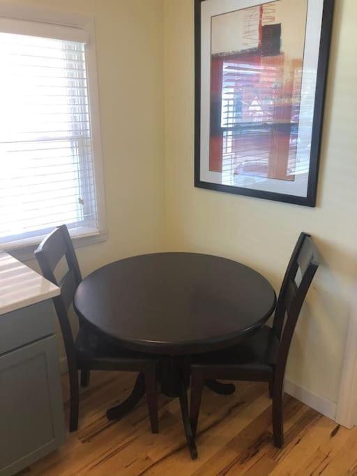 Entire Apartment Close To Downtown - 2 Queen Beds Springfield Esterno foto
