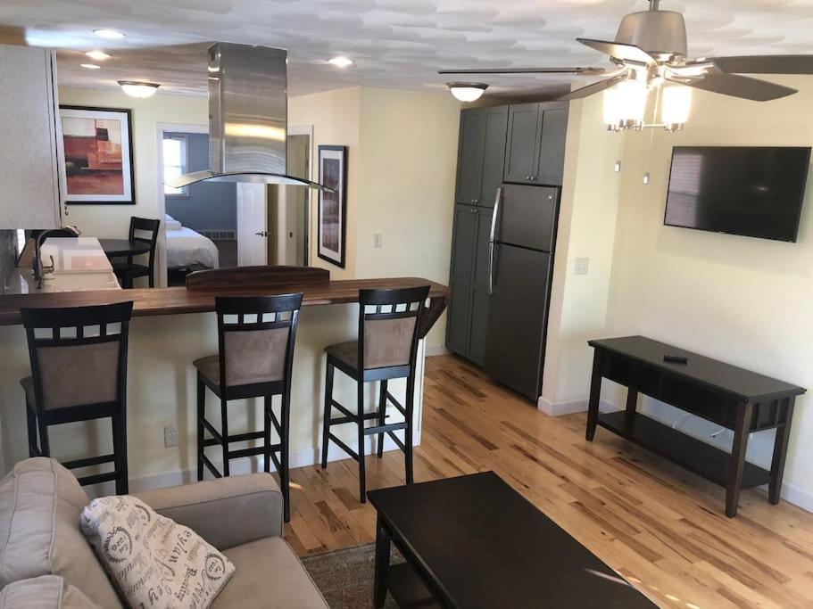 Entire Apartment Close To Downtown - 2 Queen Beds Springfield Esterno foto