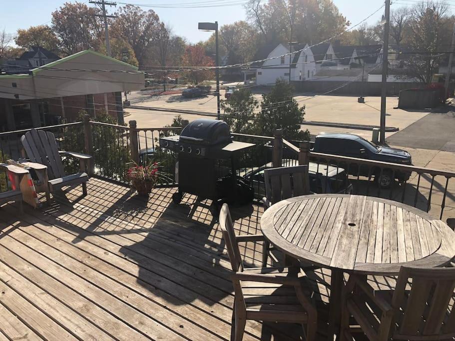 Entire Apartment Close To Downtown - 2 Queen Beds Springfield Esterno foto