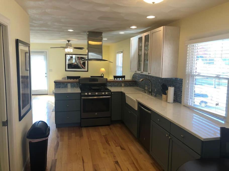 Entire Apartment Close To Downtown - 2 Queen Beds Springfield Esterno foto