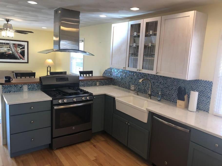 Entire Apartment Close To Downtown - 2 Queen Beds Springfield Esterno foto