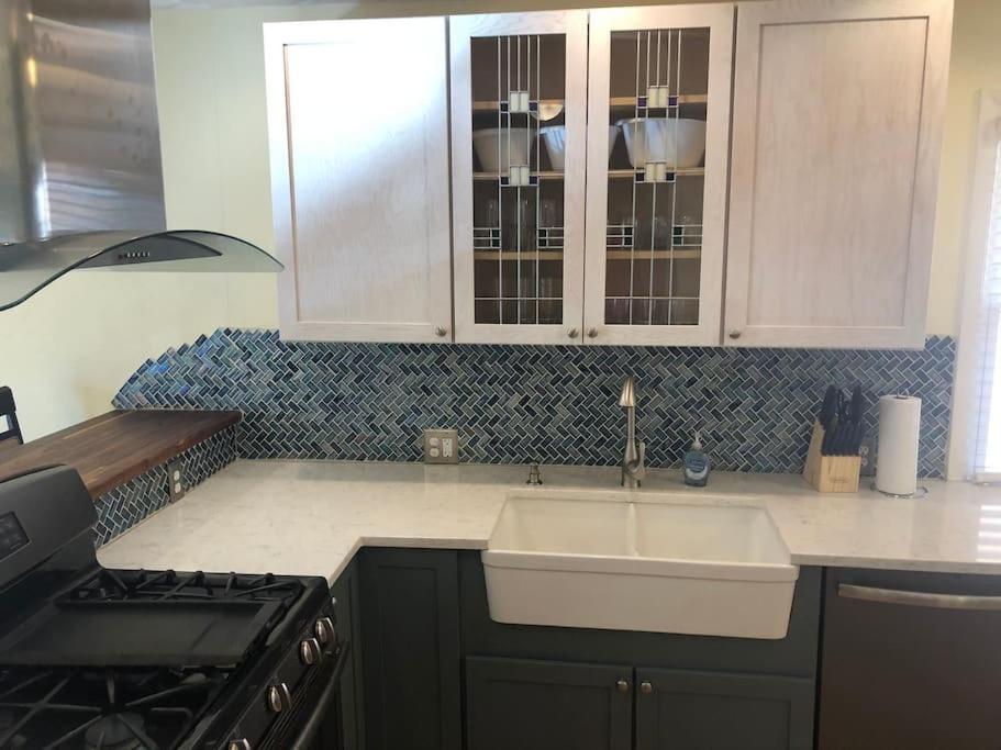 Entire Apartment Close To Downtown - 2 Queen Beds Springfield Esterno foto